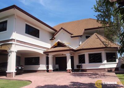 4 bedroom House in Lakeside Court 1 East Pattaya