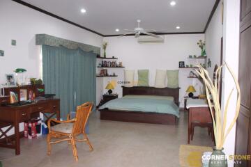 4 bedroom House in Lakeside Court 1 East Pattaya