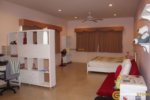 4 bedroom House in Lakeside Court 1 East Pattaya