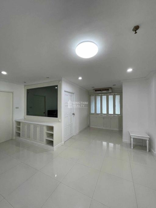 For RENT : Fifty Fifth Tower / 3 Bedroom / 3 Bathrooms / 201 sqm / 55000 THB [2878799]