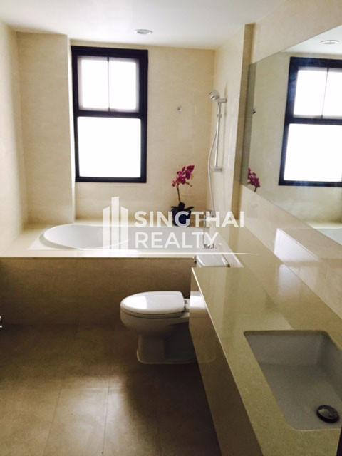 For RENT : 45/11 Condo / 3 Bedroom / 4 Bathrooms / 201 sqm / 55000 THB [2825180]