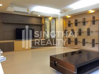 For RENT : Royal Castle / 3 Bedroom / 3 Bathrooms / 201 sqm / 55000 THB [4320314]