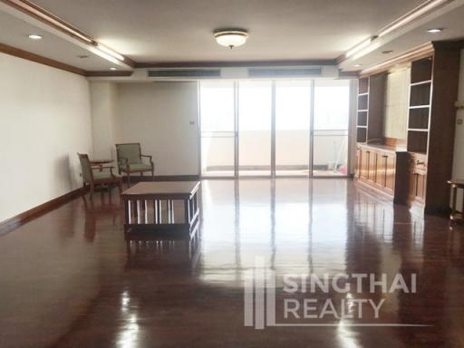 For RENT : D.S. Tower 1 Sukhumvit 33 / 3 Bedroom / 2 Bathrooms / 201 sqm / 55000 THB [5844383]