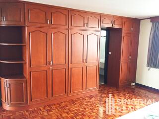 For RENT : Tongtip Mansion / 3 Bedroom / 3 Bathrooms / 251 sqm / 55000 THB [8099232]