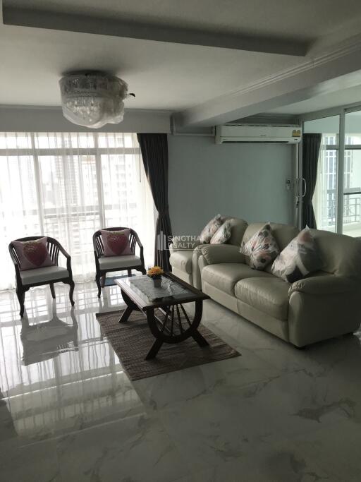 For RENT : Royal Castle / 3 Bedroom / 2 Bathrooms / 140 sqm / 65000 THB [9039162]