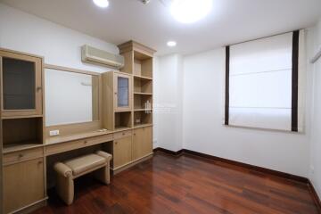 For RENT : Urbana Sukhumvit 15 / 2 Bedroom / 2 Bathrooms / 120 sqm / 55000 THB [9855124]