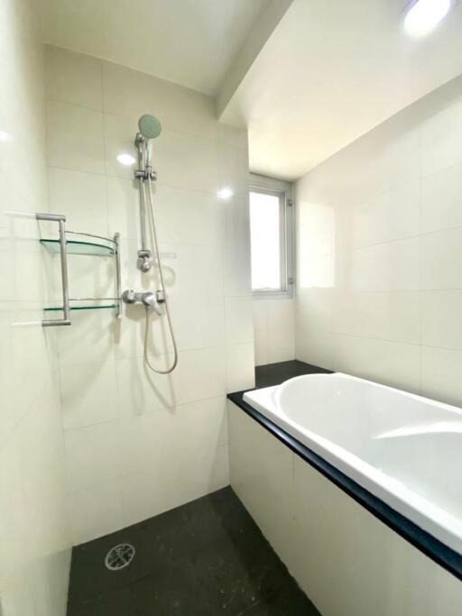 For RENT : Baan Sukhumvit 14 / 2 Bedroom / 2 Bathrooms / 99 sqm / 55000 THB [R11198]