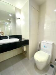 For RENT : Baan Sukhumvit 14 / 2 Bedroom / 2 Bathrooms / 99 sqm / 55000 THB [R11198]