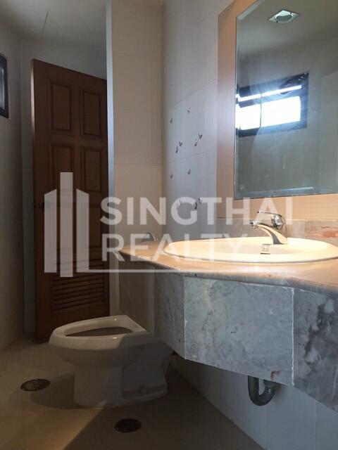 For RENT : Fifty Fifth Tower / 3 Bedroom / 3 Bathrooms / 201 sqm / 60000 THB [3784982]