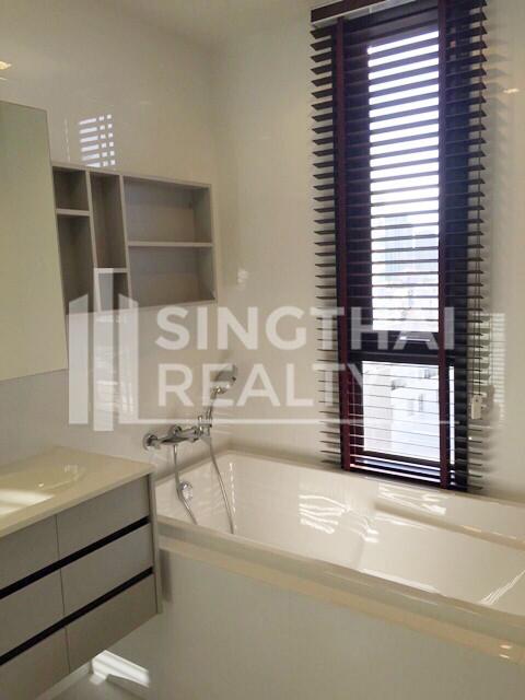 For RENT : HQ by Sansiri / 2 Bedroom / 2 Bathrooms / 80 sqm / 60000 THB [4544159]