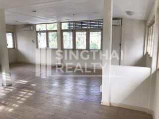 For RENT : House Ekkamai / 3 Bedroom / 3 Bathrooms / 251 sqm / 60000 THB [4676945]