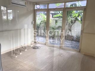 For RENT : House Ekkamai / 3 Bedroom / 3 Bathrooms / 251 sqm / 60000 THB [4676945]