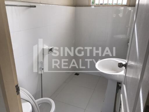 For RENT : House Ekkamai / 3 Bedroom / 3 Bathrooms / 251 sqm / 60000 THB [4676945]