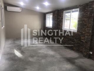 For RENT : House Ekkamai / 3 Bedroom / 3 Bathrooms / 251 sqm / 60000 THB [4676945]