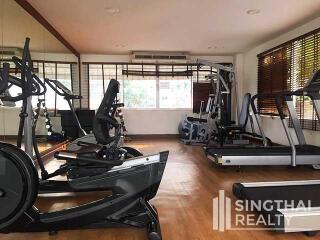 For RENT : Regent on the Park 1 / 3 Bedroom / 3 Bathrooms / 251 sqm / 60000 THB [6587950]