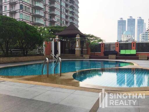 For RENT : Regent on the Park 1 / 3 Bedroom / 3 Bathrooms / 251 sqm / 60000 THB [6587950]