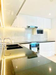 For RENT : Silom Condominuim / 2 Bedroom / 2 Bathrooms / 145 sqm / 60000 THB [8464901]