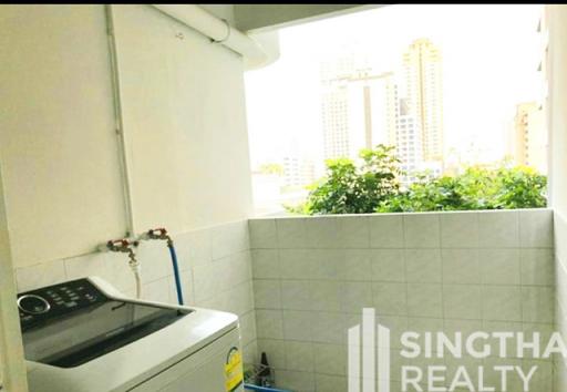 For RENT : D.S. Tower 1 Sukhumvit 33 / 2 Bedroom / 2 Bathrooms / 200 sqm / 60000 THB [8783098]