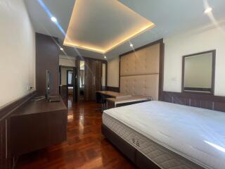 For RENT : Grand Ville House 1 / 3 Bedroom / 4 Bathrooms / 225 sqm / 60000 THB [8797067]