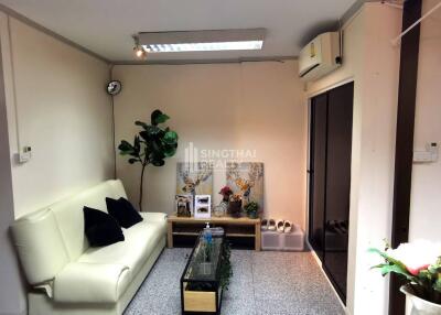 For RENT : Townhouse Phrakhanong / 3 Bedroom / 3 Bathrooms / 270 sqm / 60000 THB [8972250]