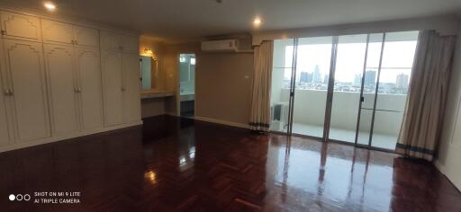 For RENT : Le Chateau Mansion / 3 Bedroom / 3 Bathrooms / 250 sqm / 60000 THB [9809656]