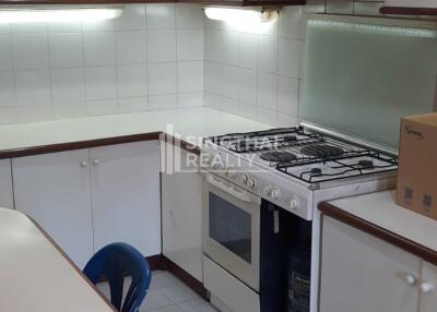 For RENT : Windsor Tower / 4 Bedroom / 3 Bathrooms / 310 sqm / 60000 THB [R10048]