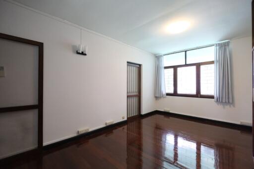 For RENT : House Ploenchit / 2 Bedroom / 2 Bathrooms / 170 sqm / 60000 THB [R10510]