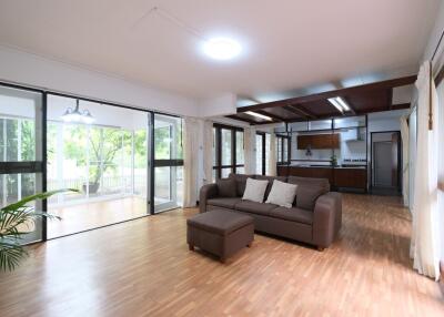 For RENT : House Ploenchit / 2 Bedroom / 2 Bathrooms / 170 sqm / 60000 THB [R10510]