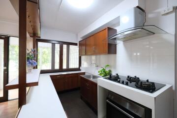 For RENT : House Ploenchit / 2 Bedroom / 2 Bathrooms / 170 sqm / 60000 THB [R10510]