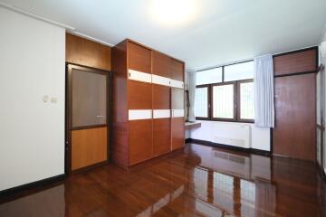 For RENT : House Ploenchit / 2 Bedroom / 2 Bathrooms / 170 sqm / 60000 THB [R10510]