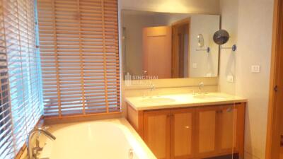 For RENT : The Emporio Place / 2 Bedroom / 2 Bathrooms / 106 sqm / 60000 THB [10466209]