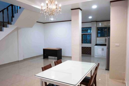 For RENT : Townhouse Phrakhanong / 3 Bedroom / 3 Bathrooms / 250 sqm / 60000 THB [10697335]