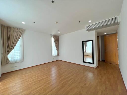 For RENT : The Empire Place / 2 Bedroom / 2 Bathrooms / 114 sqm / 62000 THB [R11103]