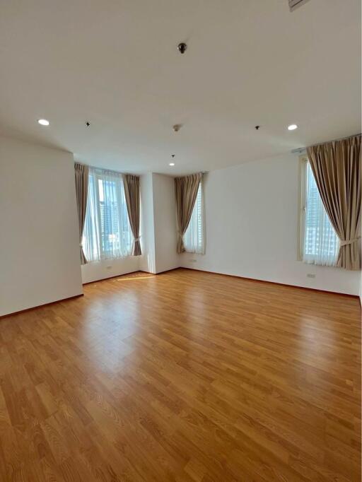 For RENT : The Empire Place / 2 Bedroom / 2 Bathrooms / 114 sqm / 62000 THB [R11103]