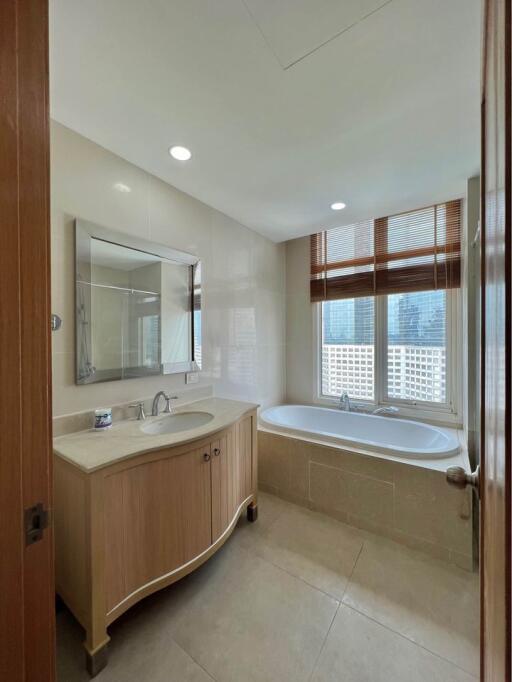 For RENT : The Empire Place / 2 Bedroom / 2 Bathrooms / 114 sqm / 62000 THB [R11103]