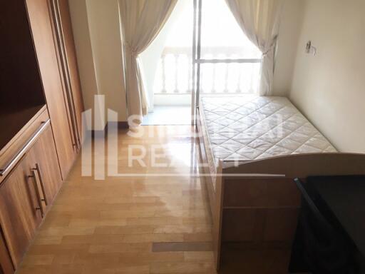 For RENT : Royal Castle / 3 Bedroom / 3 Bathrooms / 211 sqm / 65000 THB [3696950]