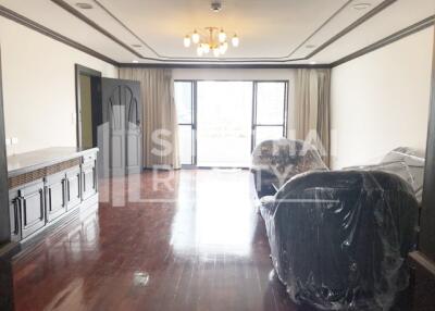 For RENT : Regent on the Park 1 / 3 Bedroom / 3 Bathrooms / 251 sqm / 65000 THB [4594058]