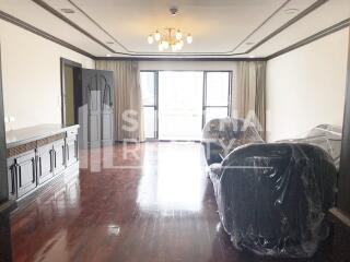 For RENT : Regent on the Park 1 / 3 Bedroom / 3 Bathrooms / 251 sqm / 65000 THB [4594058]