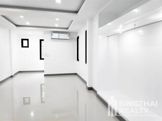 For RENT : Townhouse Sathorn / 3 Bedroom / 3 Bathrooms / 201 sqm / 65000 THB [7274450]