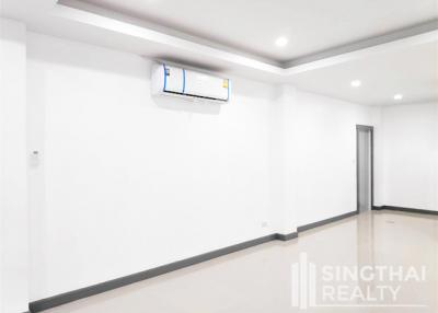 For RENT : Townhouse Sathorn / 3 Bedroom / 3 Bathrooms / 201 sqm / 65000 THB [7274450]