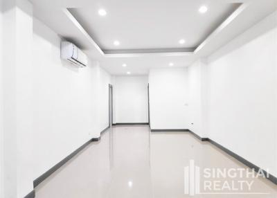 For RENT : Townhouse Sathorn / 3 Bedroom / 3 Bathrooms / 201 sqm / 65000 THB [7274450]