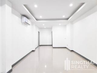 For RENT : Townhouse Sathorn / 3 Bedroom / 3 Bathrooms / 201 sqm / 65000 THB [7274450]