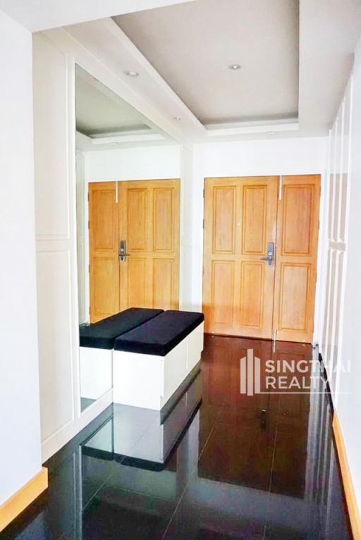 For RENT : Royal Castle / 3 Bedroom / 3 Bathrooms / 165 sqm / 65000 THB [7650273]