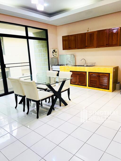 For RENT : Townhouse Phromphong / 3 Bedroom / 4 Bathrooms / 421 sqm / 85000 THB [7765265]