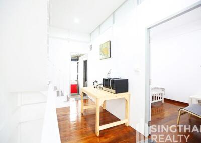 For RENT : Office Phrakhanong / 5 Bedroom / 3 Bathrooms / 201 sqm / 65000 THB [7809402]