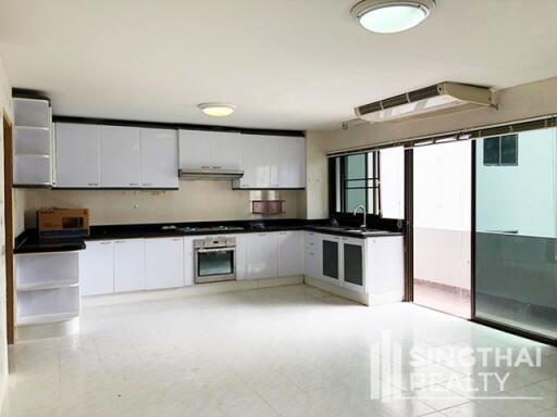 For RENT : Mitr Mansion / 3 Bedroom / 3 Bathrooms / 281 sqm / 65000 THB [8058256]