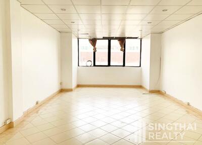 For RENT : Townhouse Thonglor / 3 Bedroom / 4 Bathrooms / 251 sqm / 65000 THB [8058744]