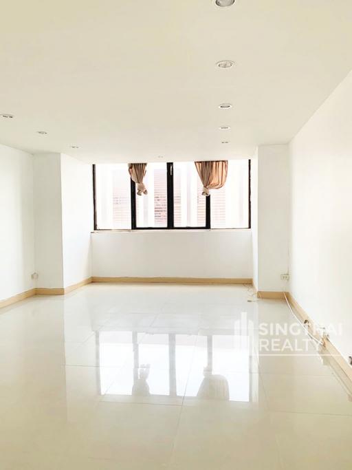 For RENT : Townhouse Thonglor / 3 Bedroom / 4 Bathrooms / 251 sqm / 65000 THB [8058744]