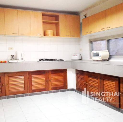 For RENT : House Ekkamai / 3 Bedroom / 3 Bathrooms / 251 sqm / 65000 THB [8504406]