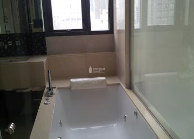 For RENT : The Address Sukhumvit 28 / 2 Bedroom / 2 Bathrooms / 74 sqm / 65000 THB [8973446]